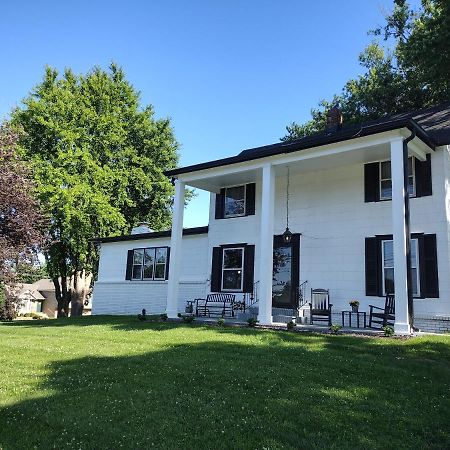 1908 Modern Farmhouse On Large Private Treed Lot Shawnee Eksteriør billede