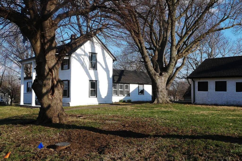 1908 Modern Farmhouse On Large Private Treed Lot Shawnee Eksteriør billede