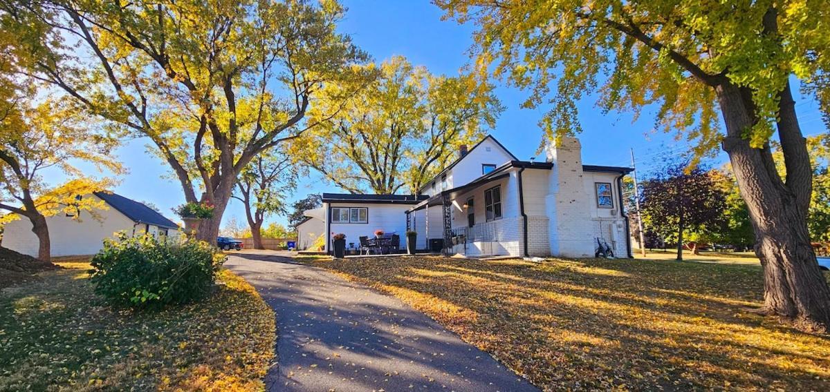 1908 Modern Farmhouse On Large Private Treed Lot Shawnee Eksteriør billede