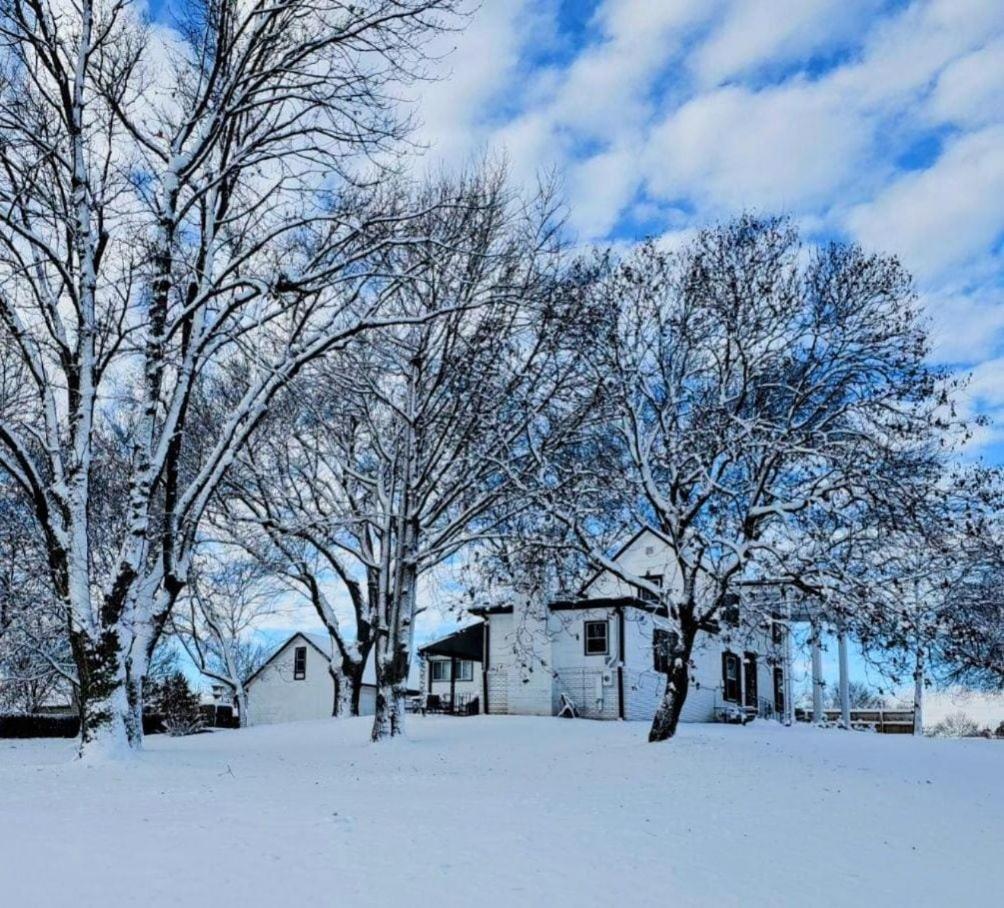 1908 Modern Farmhouse On Large Private Treed Lot Shawnee Eksteriør billede